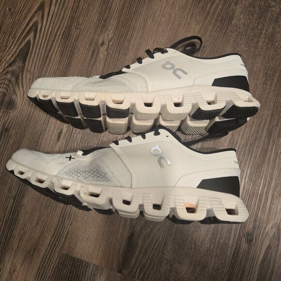 ON running shoes - Picture 1 of 3